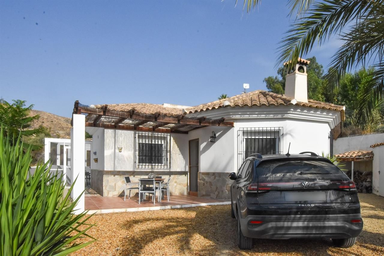 Vista exterior de Casa o xalet en venda en Huércal-Overa amb Aire condicionat, Piscina i Moblat