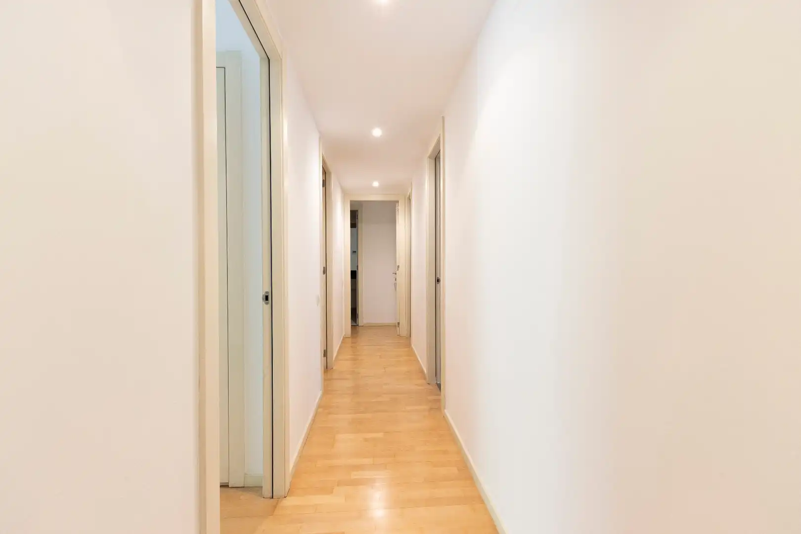 Wohnung zum Verkauf in Barcelona mit Klimaanlage, Heizung und Parkett