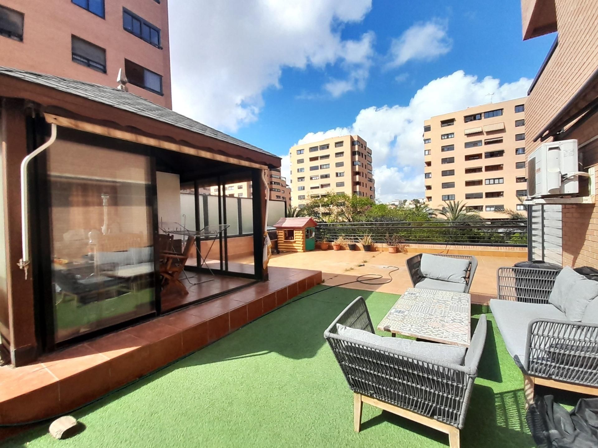 Terrassa de Pis en venda en Alicante / Alacant amb Aire condicionat, Calefacció i Jardí privat