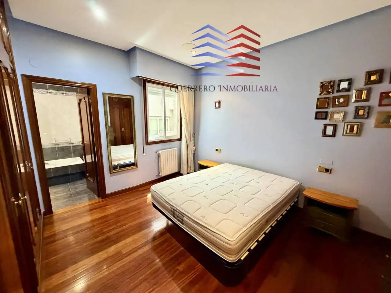Dormitori de Apartament de lloguer en Ourense Capital  amb Calefacció, Parquet i Terrassa