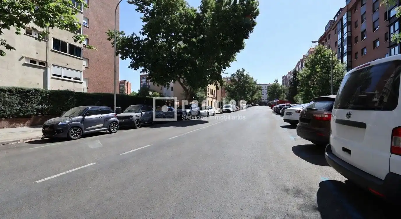 Außenansicht von Wohnung zur Miete in Madrid mit Klimaanlage, Heizung und Parkett