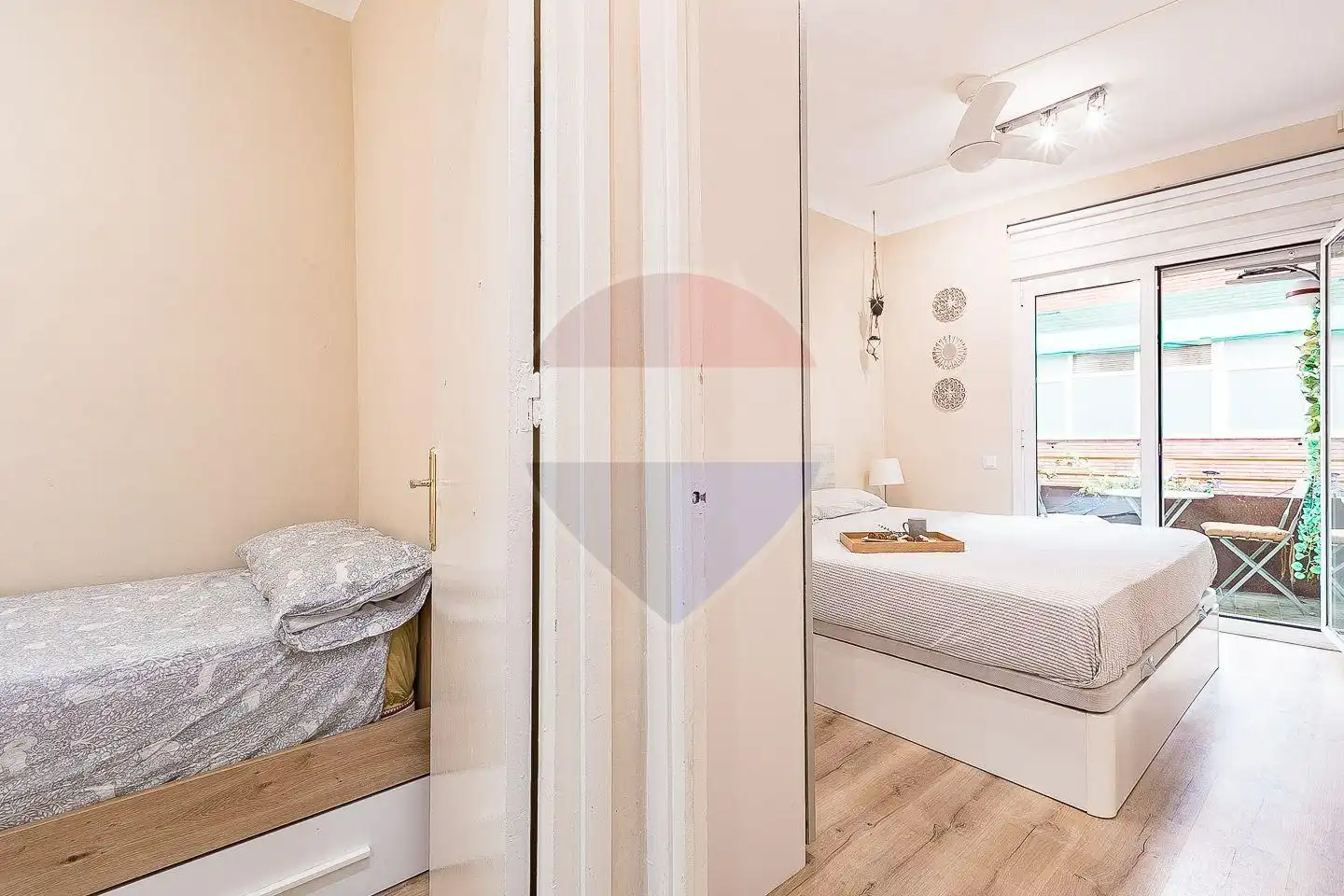 Habitación de Piso en venta en Barcelona con Aire acondicionado, Calefacción y Balcón