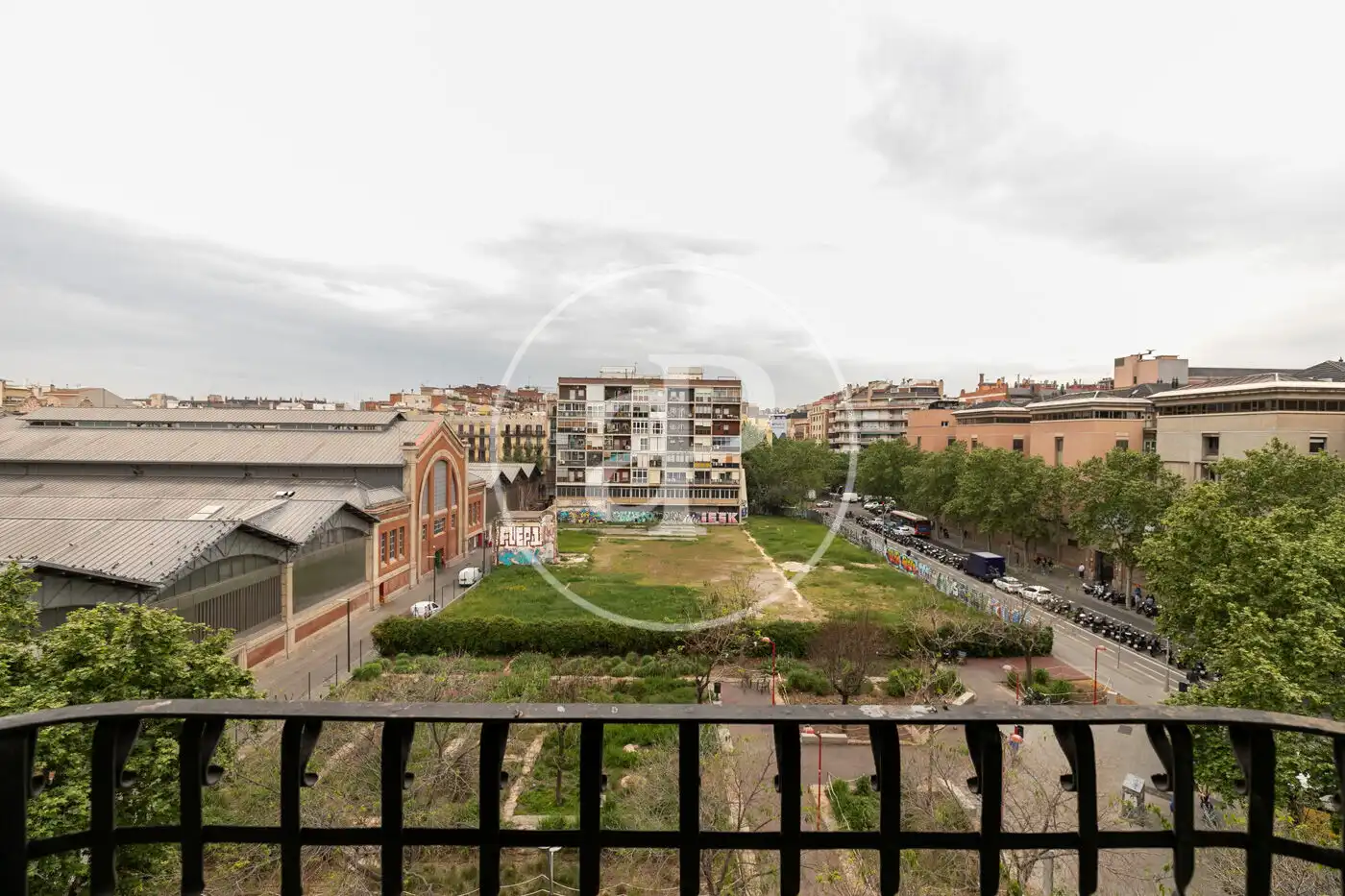 Vista exterior de Pis en venda en Barcelona amb Aire condicionat, Calefacció i Moblat