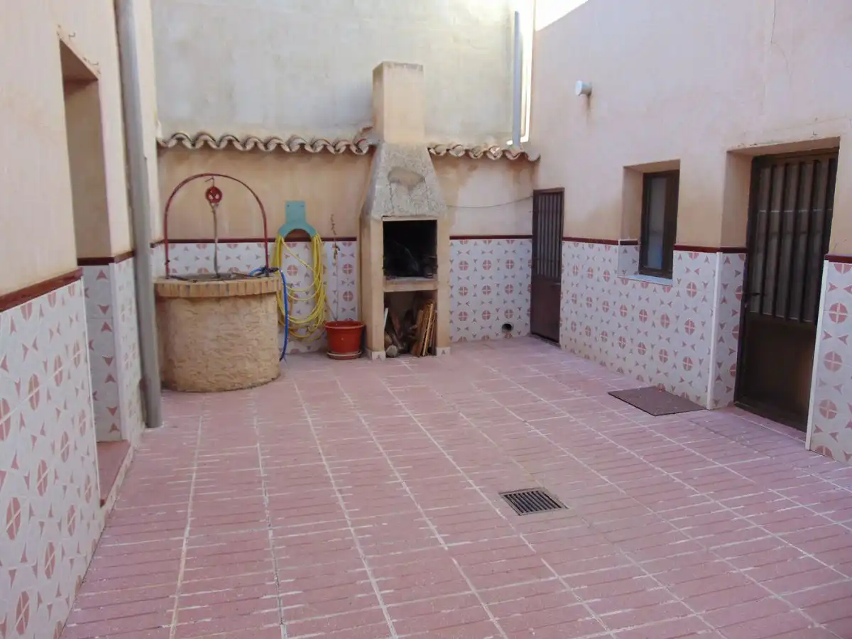 Jardín de Casa o chalet en venta en San Carlos del Valle con Calefacción, Terraza y Trastero