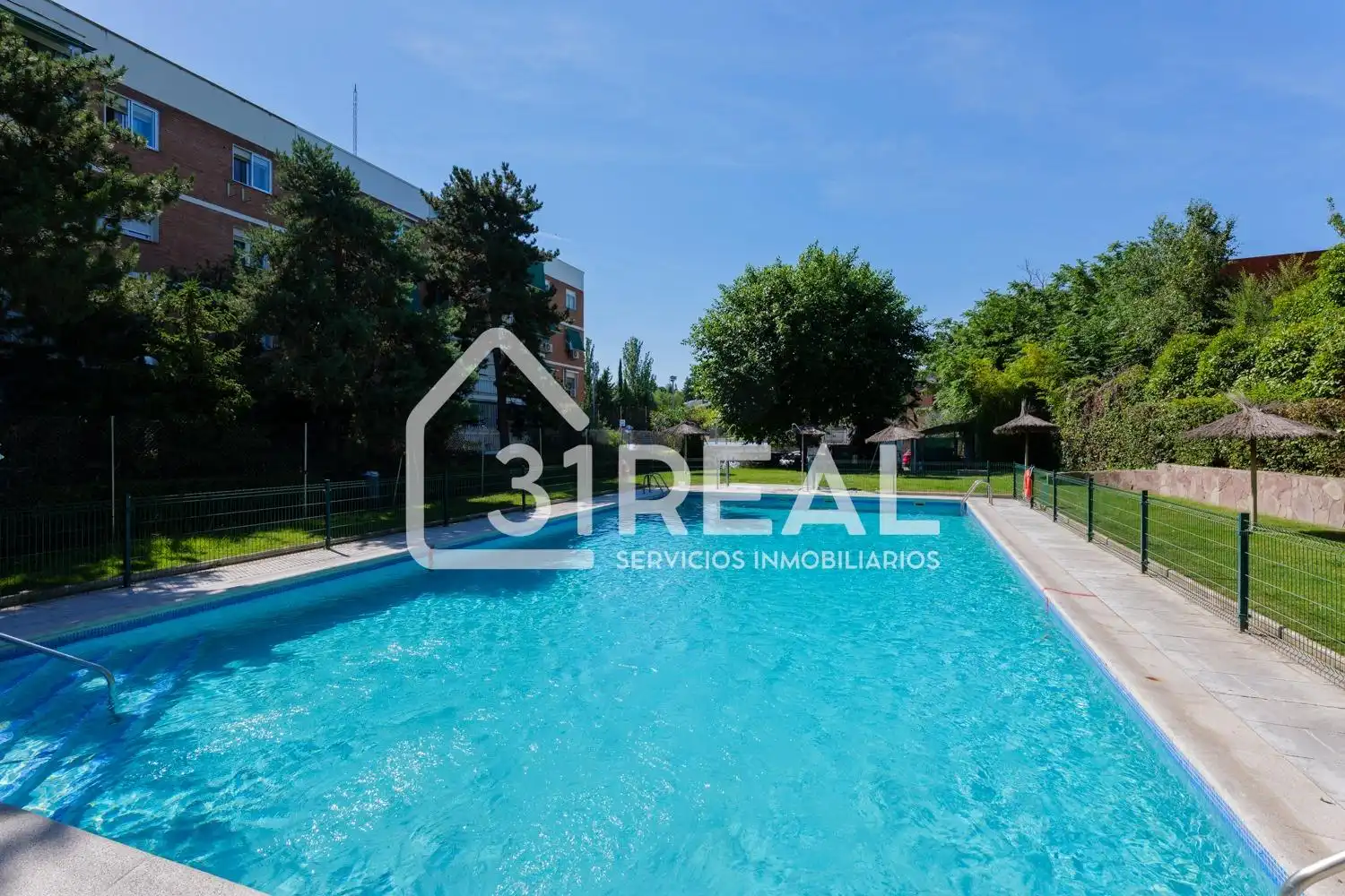 Piscina de Piso en venta en Madrid con Calefacción, Jardín privado y Parquet