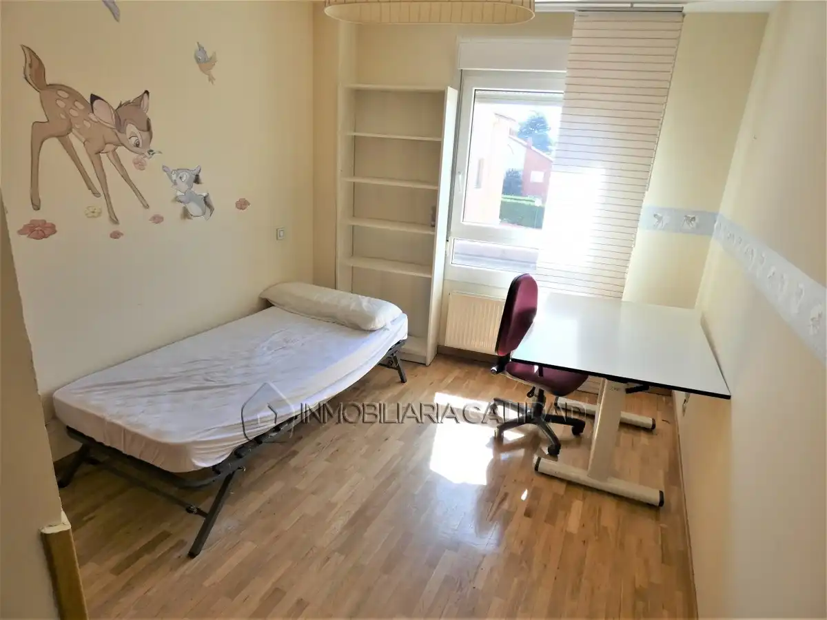 Bedroom of Flat for rent in Burgos  with Heating, Terrace and Furnished