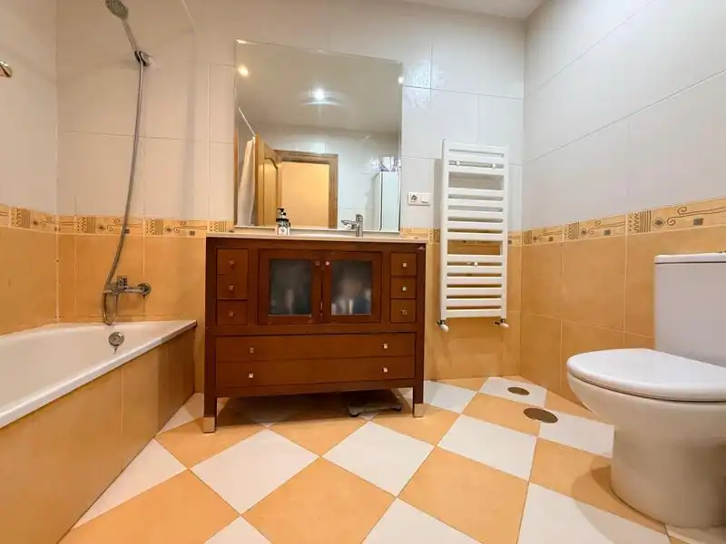 Baño de Piso en venta en Valladolid con Calefacción y Balcón
