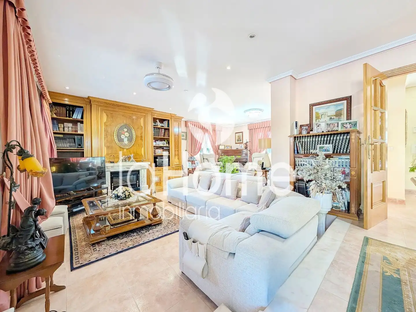 Sala de estar de Casa o chalet en venta en L'Eliana con Aire acondicionado, Calefacción y Jardín privado