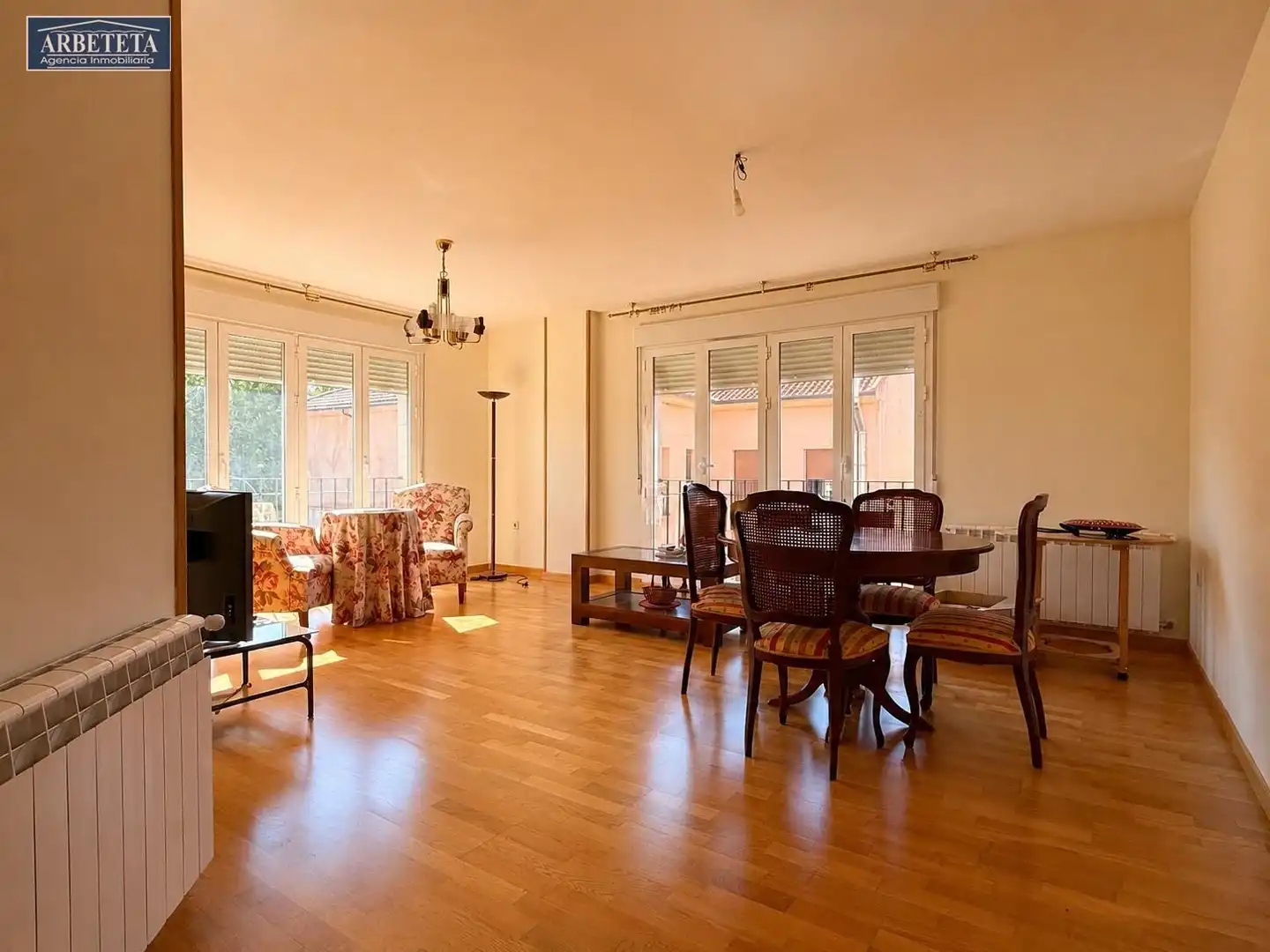 Wohnzimmer von Wohnung zum Verkauf in Sigüenza mit Heizung, Parkett und Gemeinschaftspool