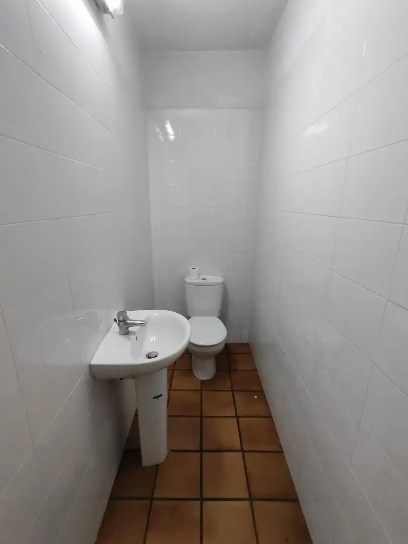 Bany de Casa adosada en venda en Barcelona amb Calefacció, Terrassa i Piscina
