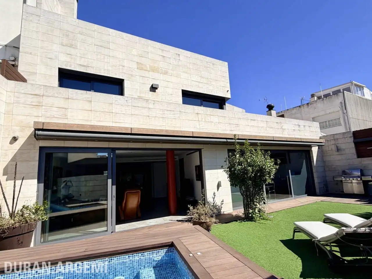 Vista exterior de Casa o chalet en venta en Terrassa con Aire acondicionado, Calefacción y Jardín privado