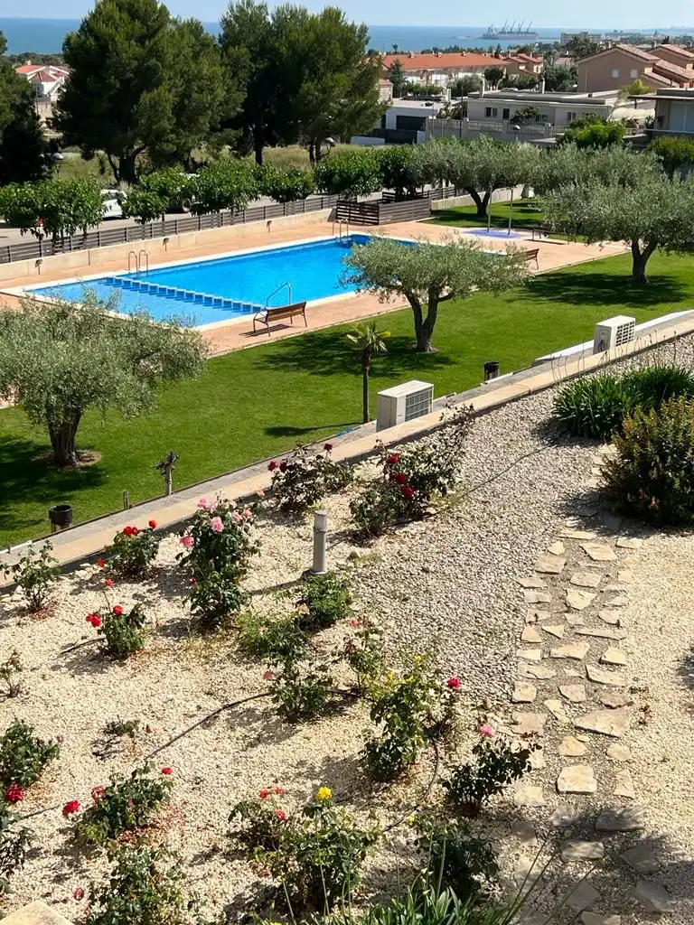 Piscina de Apartament en venda en Alcanar amb Terrassa, Traster i Piscina comunitària