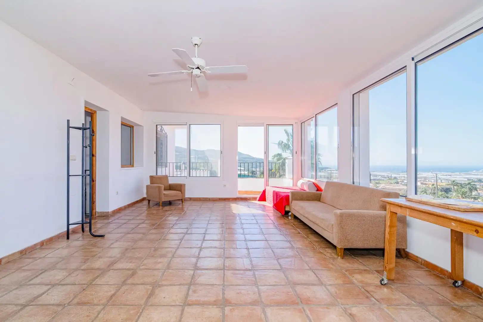 Sala de estar de Casa o chalet en venta en Motril con Jardín privado, Terraza y Piscina