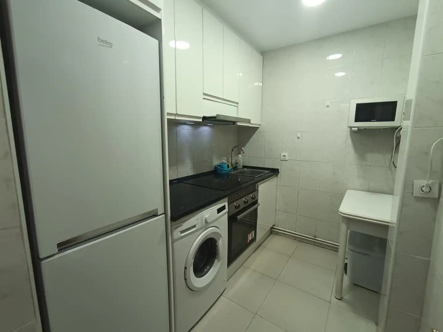 Kitchen of Flat for rent in Madrid  with Heating, Terrace and Oven