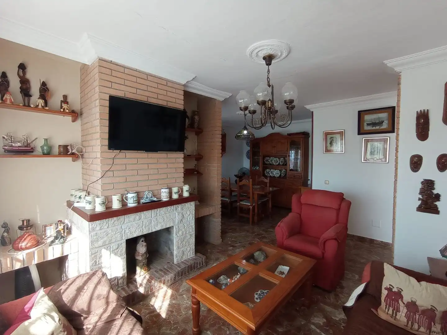 Sala d'estar de Casa o xalet en venda en Fuengirola amb Jardí privat, Terrassa i Traster