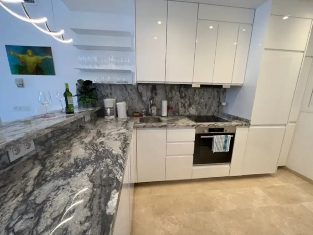 Cocina de Apartamento de alquiler en Estepona con Aire acondicionado, Terraza y Piscina