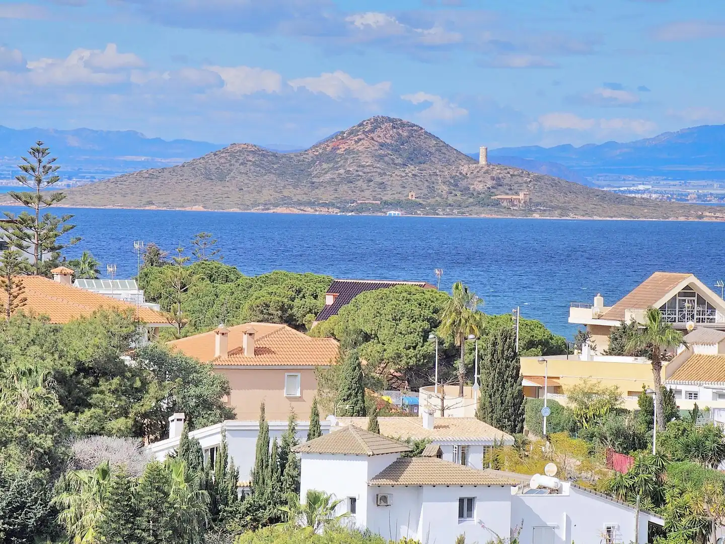 Vista exterior de Apartamento de alquiler en La Manga del Mar Menor con Terraza y Piscina
