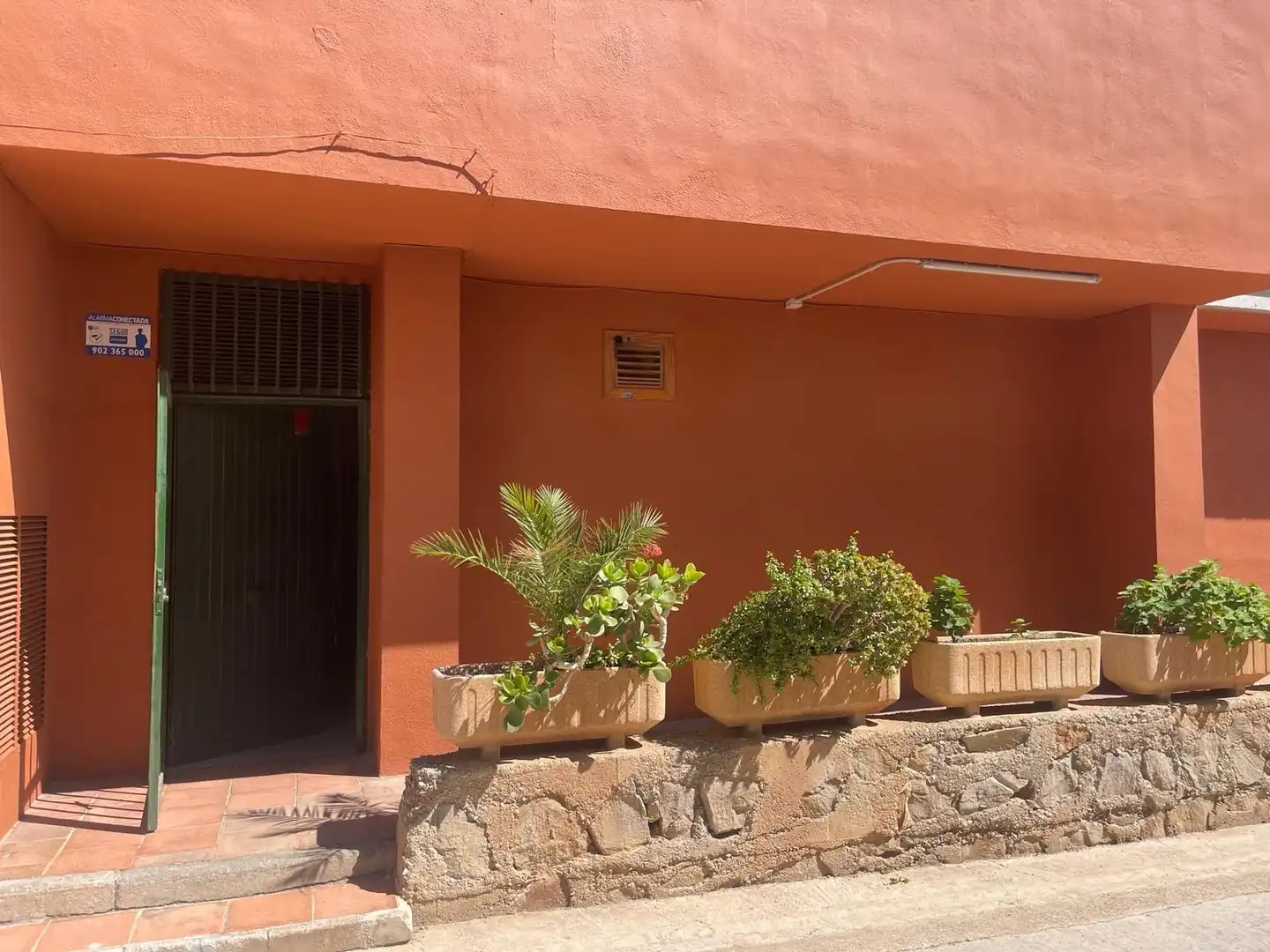 Außenansicht von Geschaftsraum zum Verkauf in Benicasim / Benicàssim mit Klimaanlage, Terrasse und Möbliert