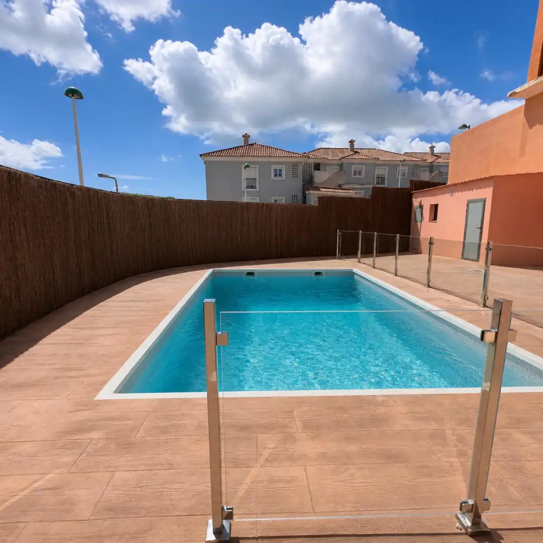 Piscina de Piso en venta en La Línea de la Concepción
