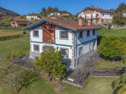 Vista exterior de Casa o xalet en venda en Murueta amb Calefacció, Jardí privat i Terrassa