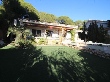 Casa con piscina en venta en Orihuela Costa