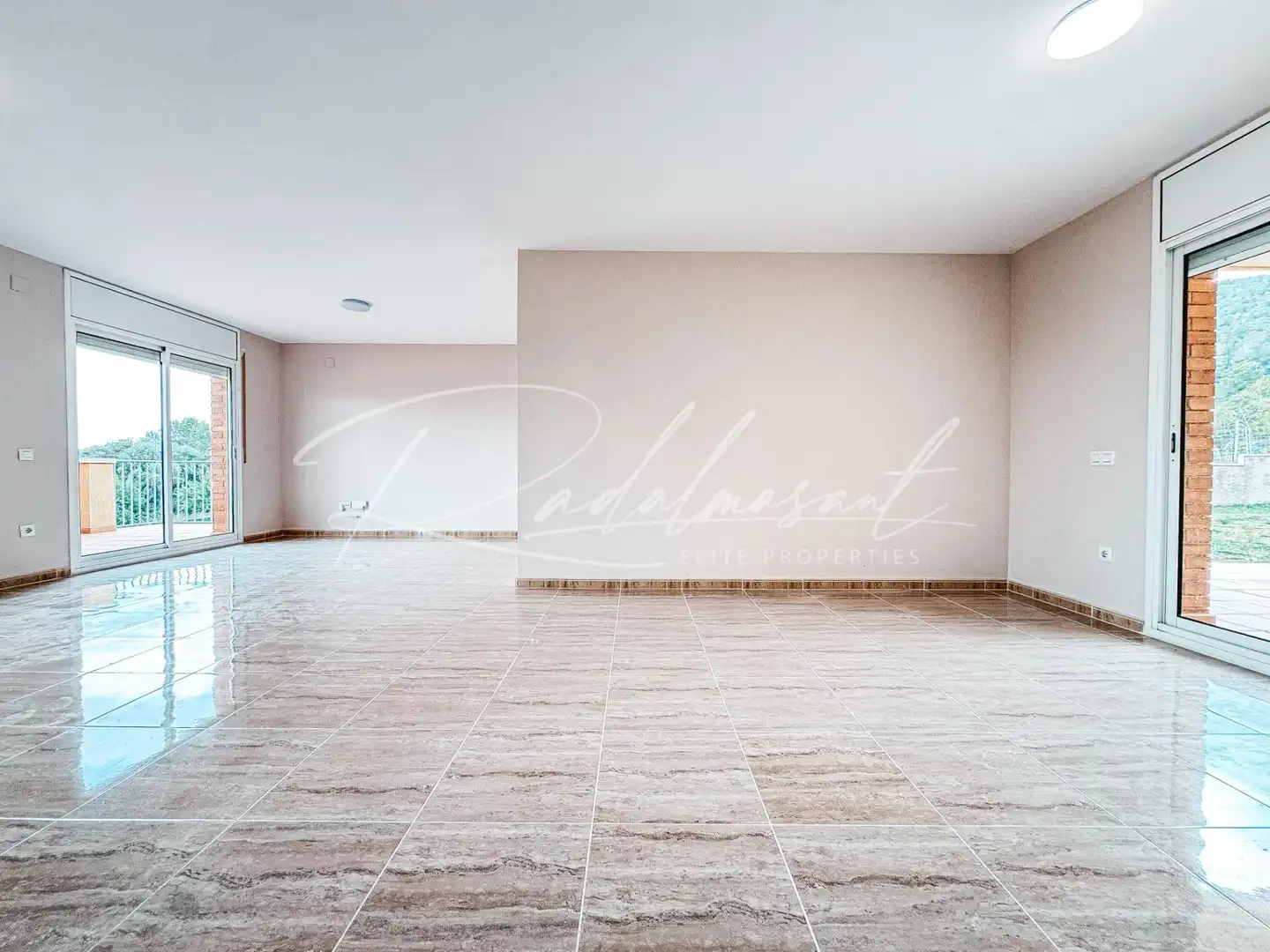 Wohnzimmer von Einfamilien-Reihenhaus zum Verkauf in Alcover mit Privatgarten und Terrasse
