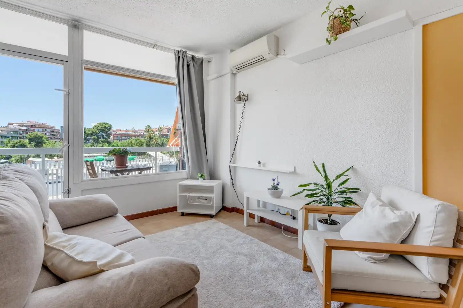 Sala de estar de Piso en venta en Barcelona con Aire acondicionado y Balcón