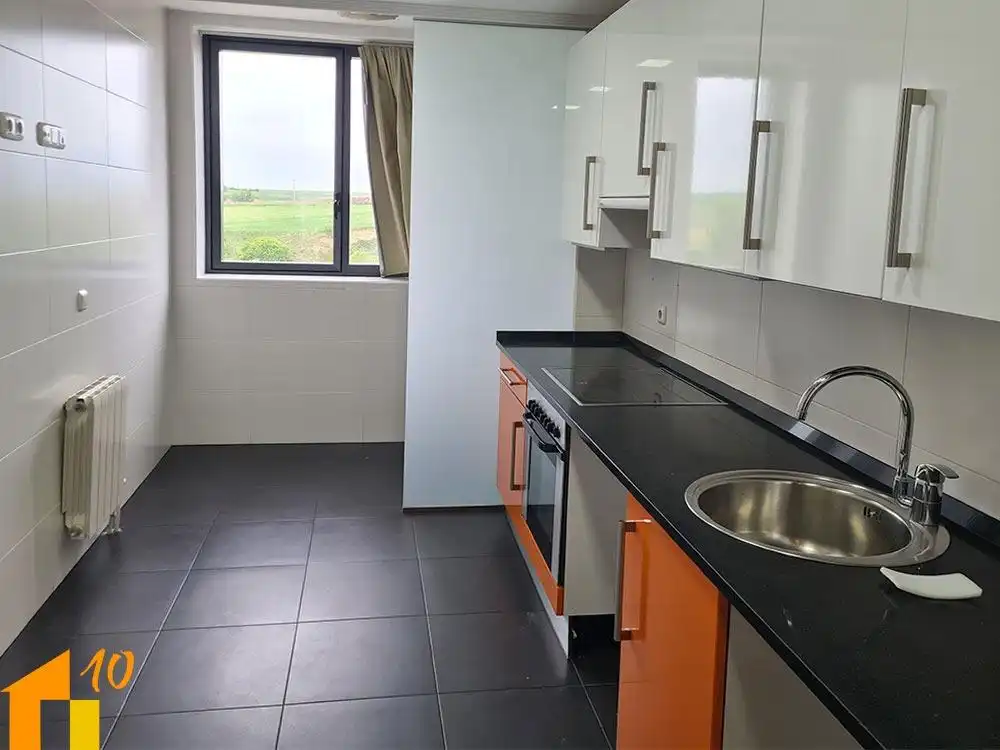 Cocina de Piso de alquiler en Burgos con Calefacción y Trastero