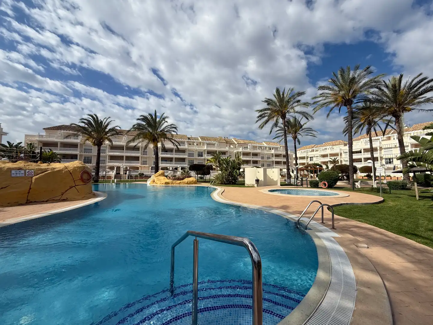 Piscina de Apartament en venda en Dénia amb Aire condicionat, Calefacció i Terrassa