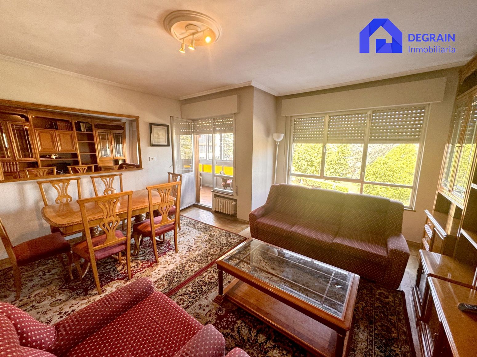 Vista exterior de Piso en venta en Oviedo  con Calefacción y Terraza