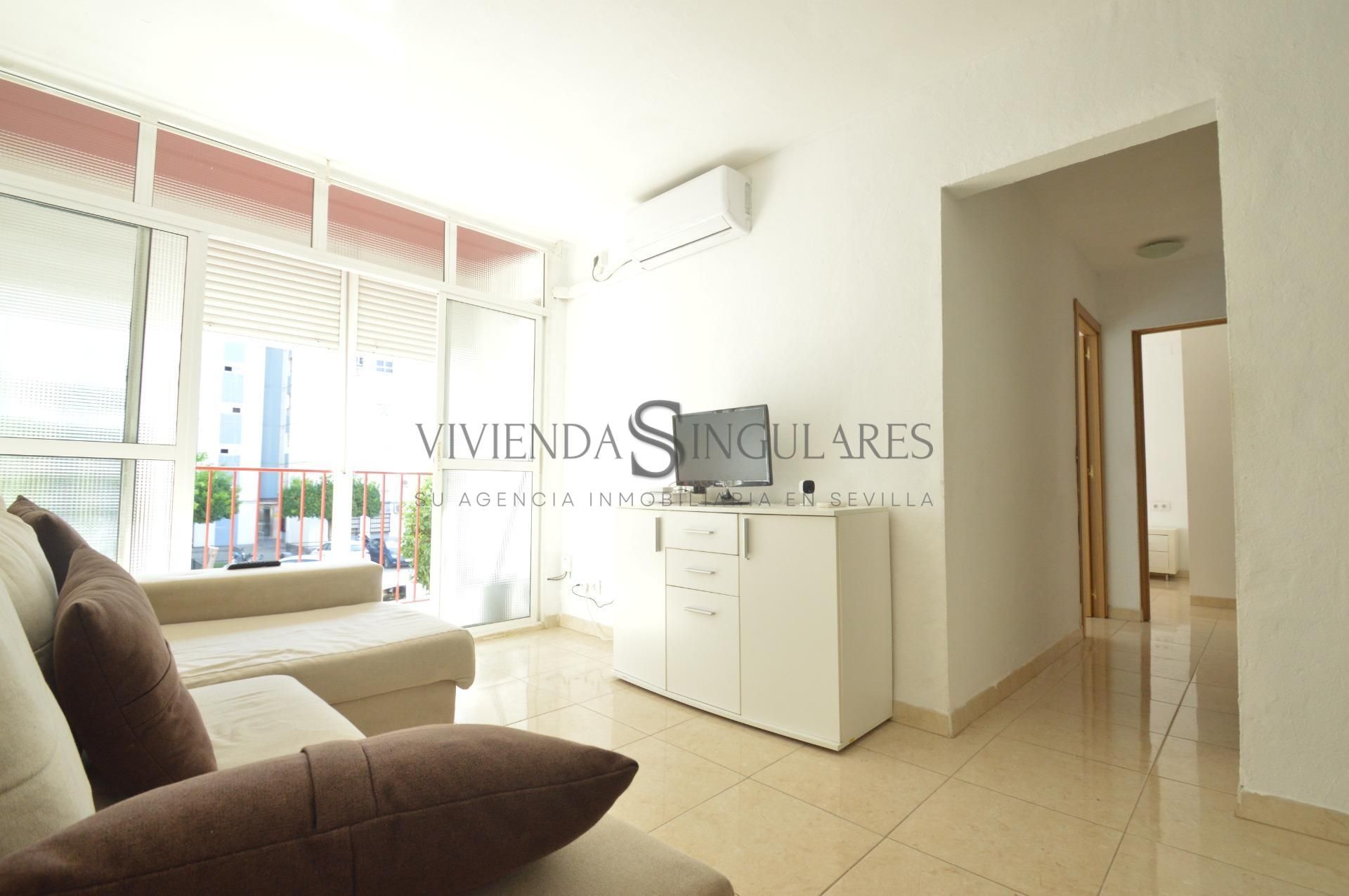 Living room of Flat for sale in  Sevilla Capital  with Air Conditioner and Terrace