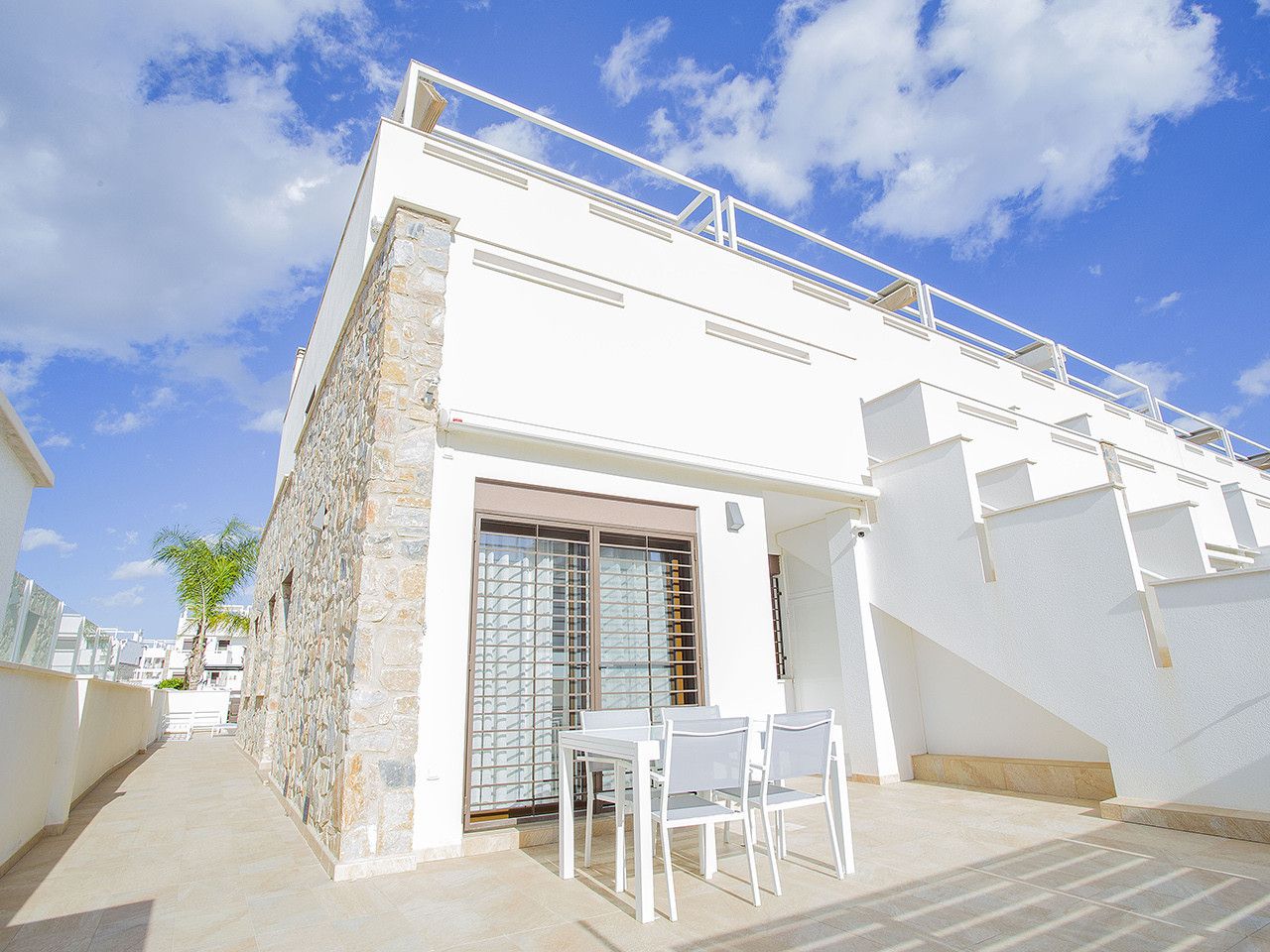 Exterior view of House or chalet for sale in Pilar de la Horadada  with Air Conditioner, Heating and Private garden