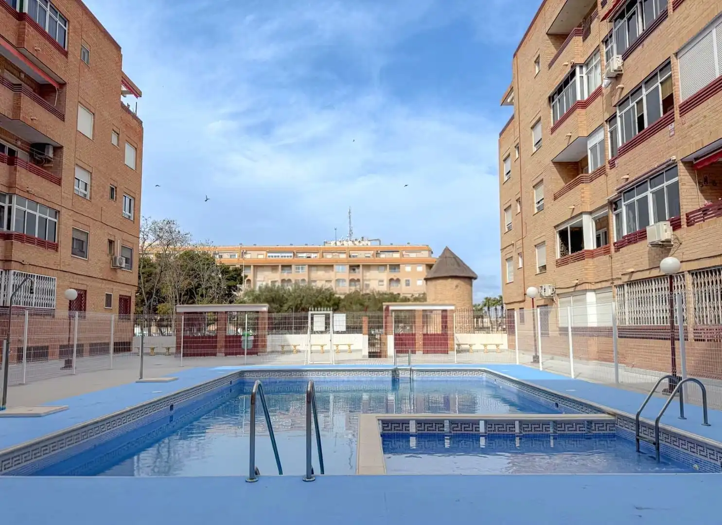 Schwimmbecken von Wohnungen zum Verkauf in Torrevieja mit Terrasse, Möbliert und Gemeinschaftspool