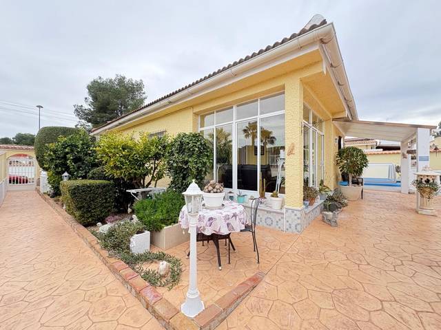 Casa-chalet en Venta en almendro, 32 en El Pinar de Campoverde