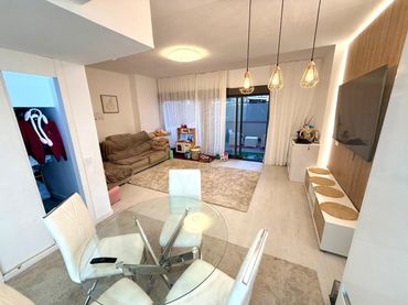 Duplex con piscina in vendita a Carrer Xaloc