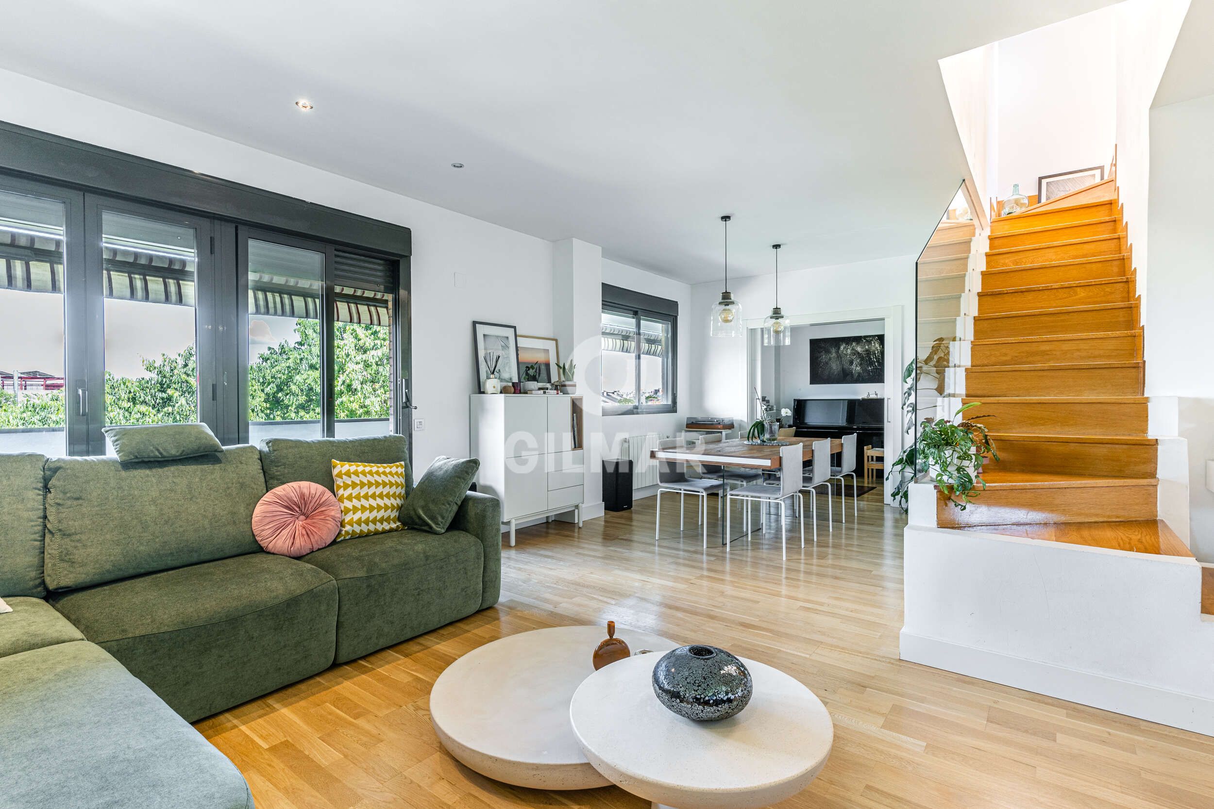 Living room of Duplex for sale in Pozuelo de Alarcón  with Terrace, Storage room and Swimming Pool