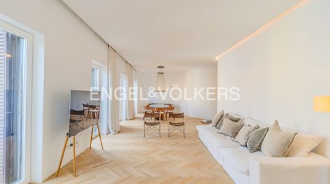 Foto 3 de Piso en venta en Rambla de Méndez Núñez, Casco Antiguo - Sta. Cruz - Ayuntamiento, Alicante / Alacant
