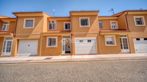 Foto 3 de Casa adosada en venta en Aldeamayor de San Martín, Valladolid