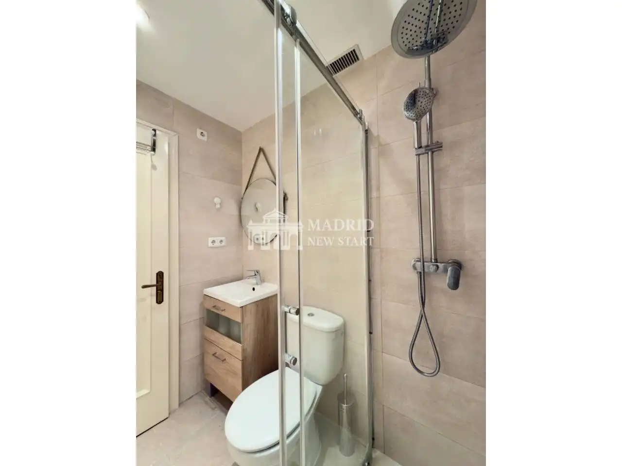 Baño de Piso de alquiler en Madrid con Aire acondicionado, Calefacción y Trastero