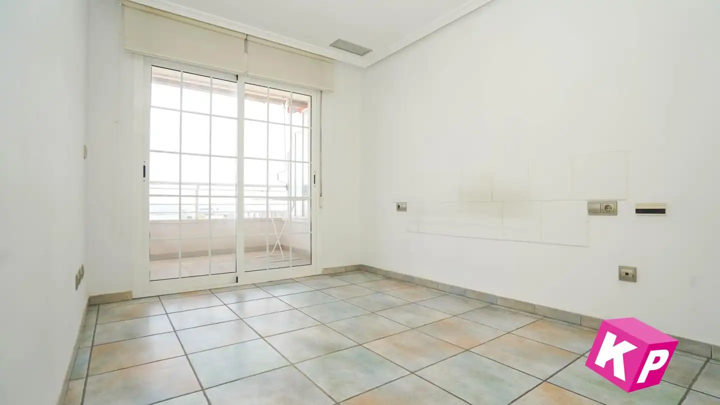 Wohnung zum Verkauf in Santa Pola mit Klimaanlage, Heizung und Terrasse