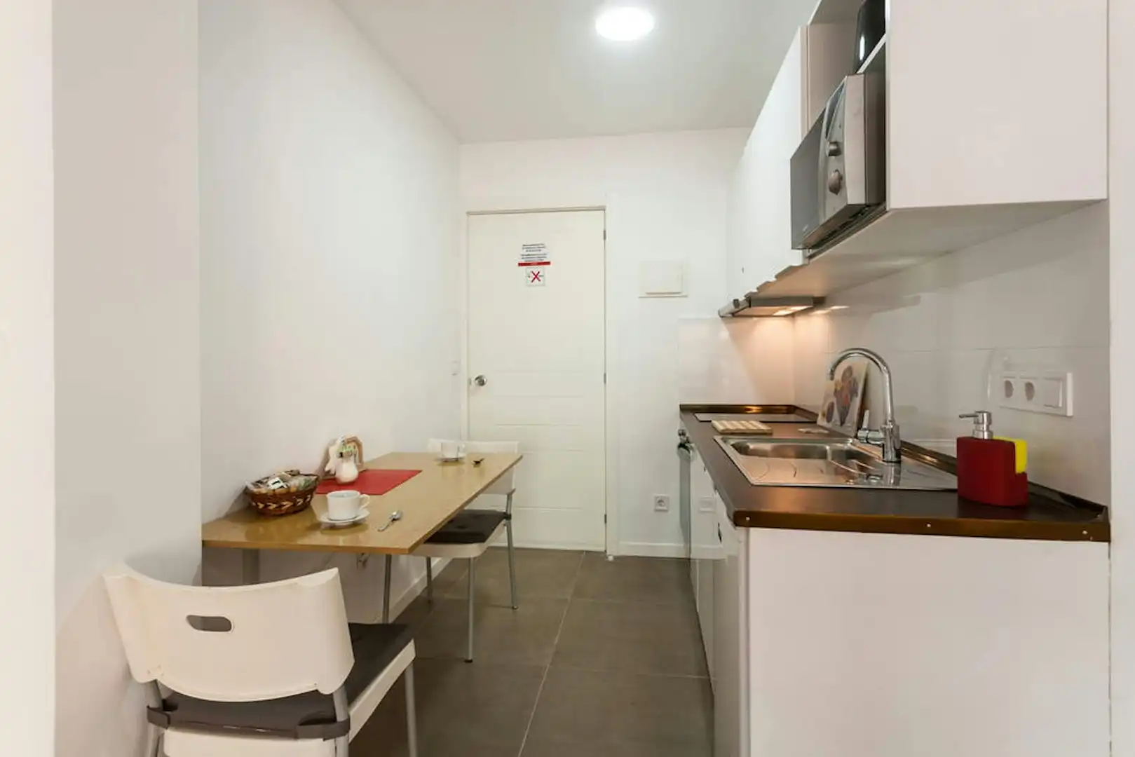 Cuina de Pis de lloguer en Valencia amb Aire condicionat, Calefacció i Moblat