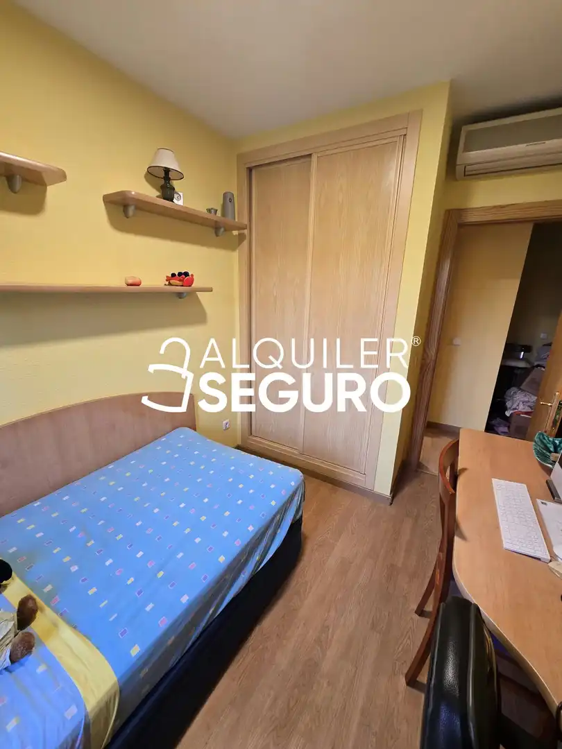 Schlafzimmer von Wohnung zur Miete in Latina