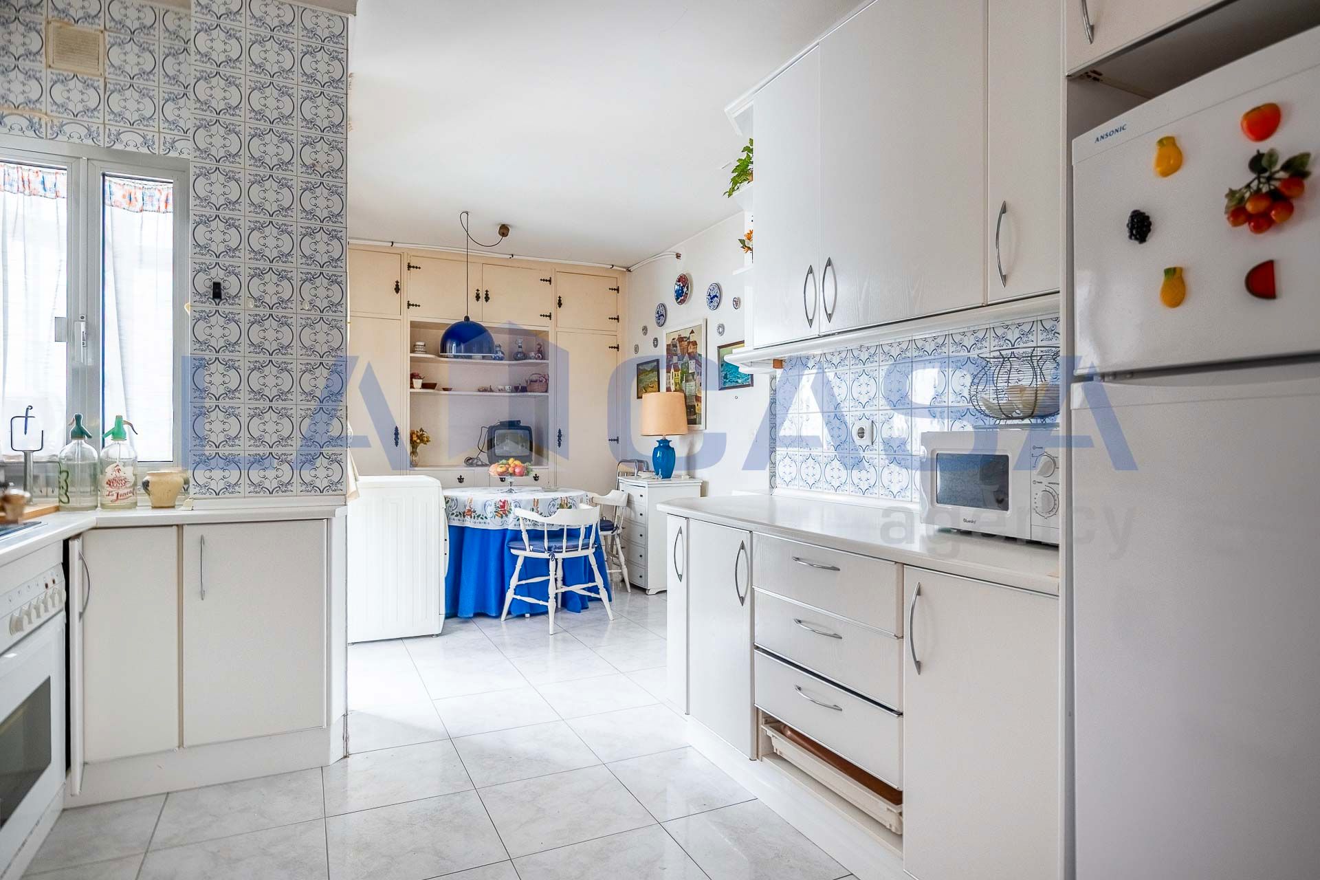 Kitchen of Flat for sale in  Sevilla Capital