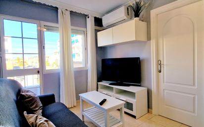 Sala d'estar de Apartament en venda en Fuengirola amb Aire condicionat, Terrassa i Moblat