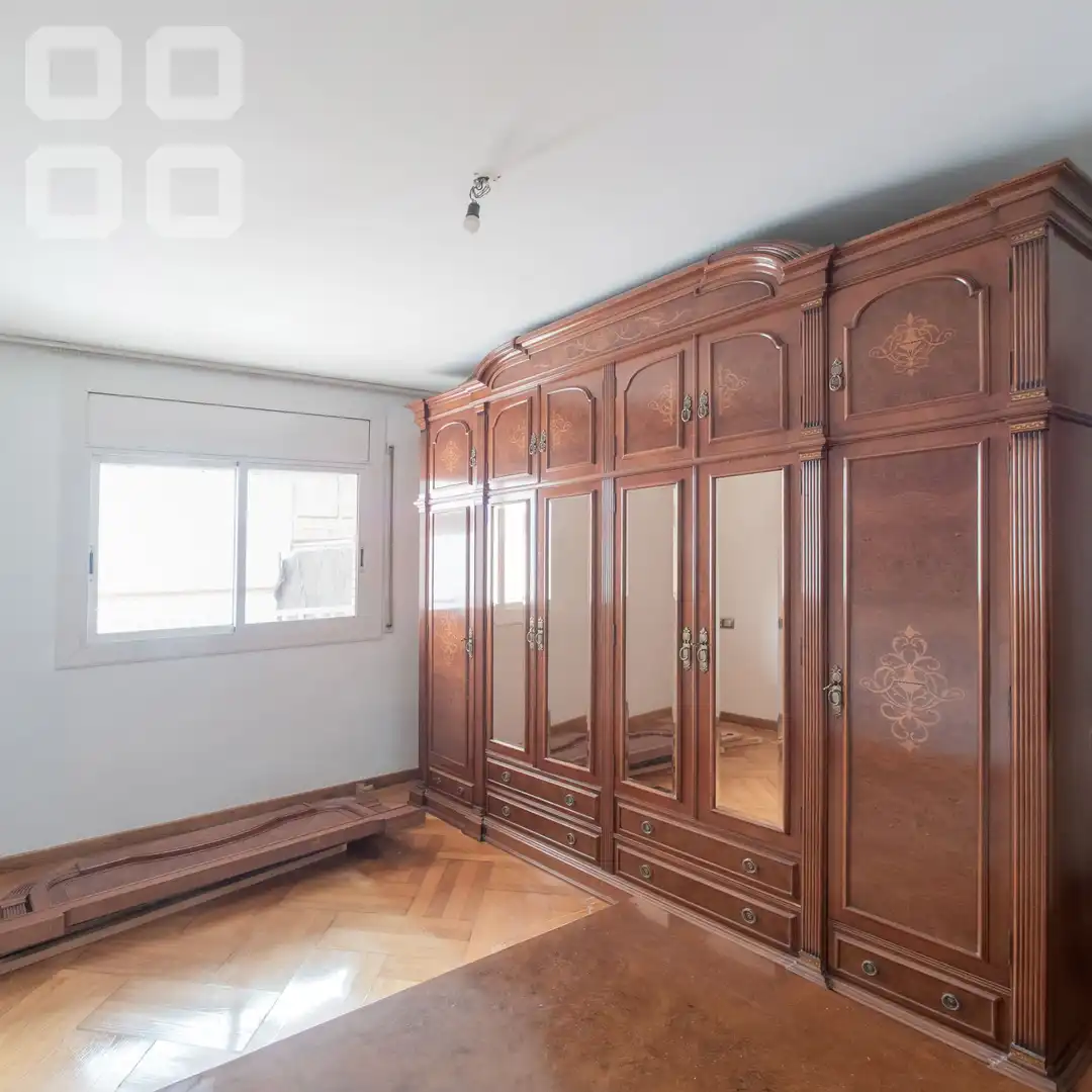 Habitación de Piso en venta en L'Hospitalet de Llobregat con Parquet, Terraza y Balcón