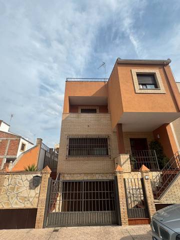 Casa-chalet en Venta en Calle Violeta, 10 en Mengíbar