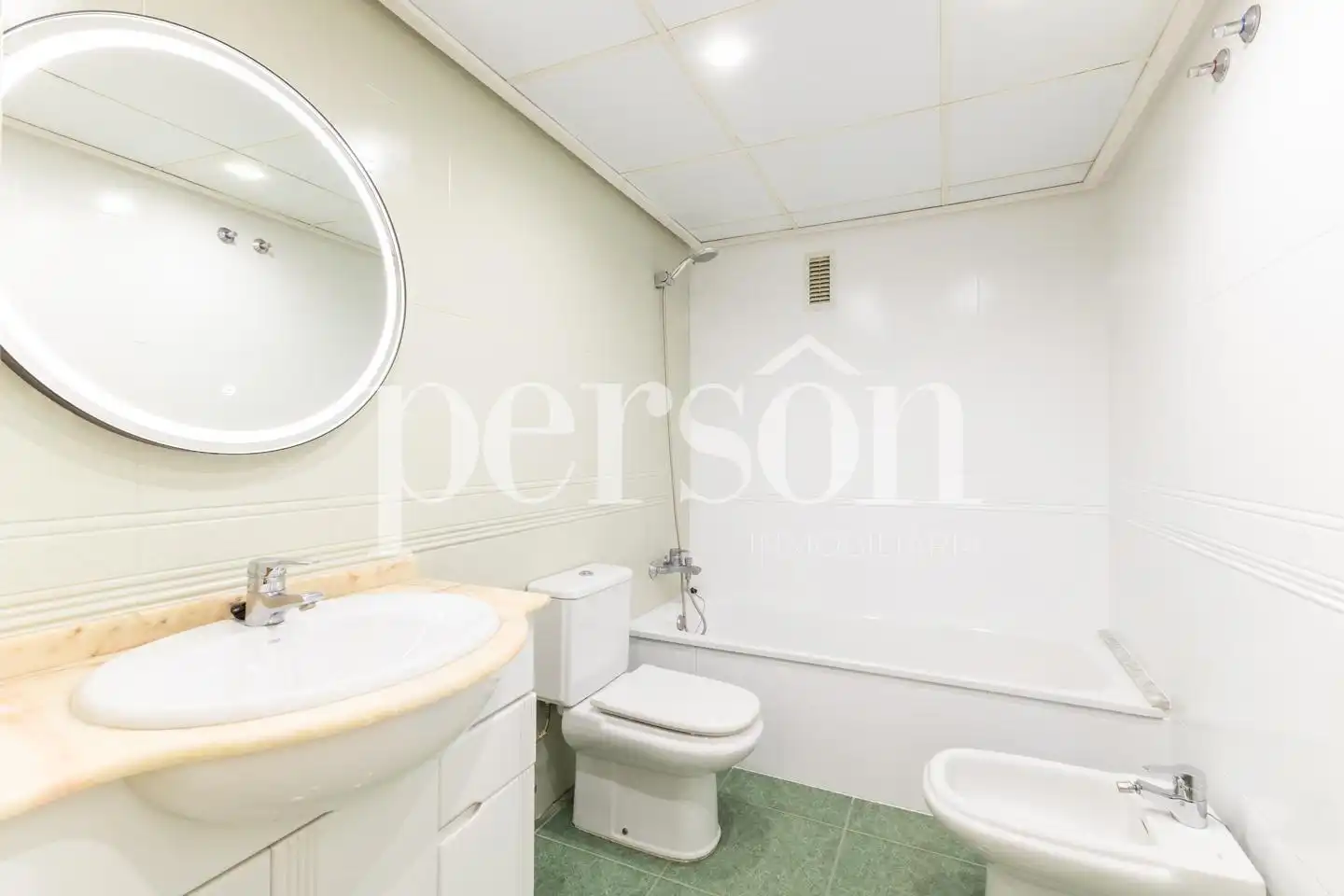 Bathroom of Flat for rent in Valencia  with Air Conditioner, Heating and Private garden