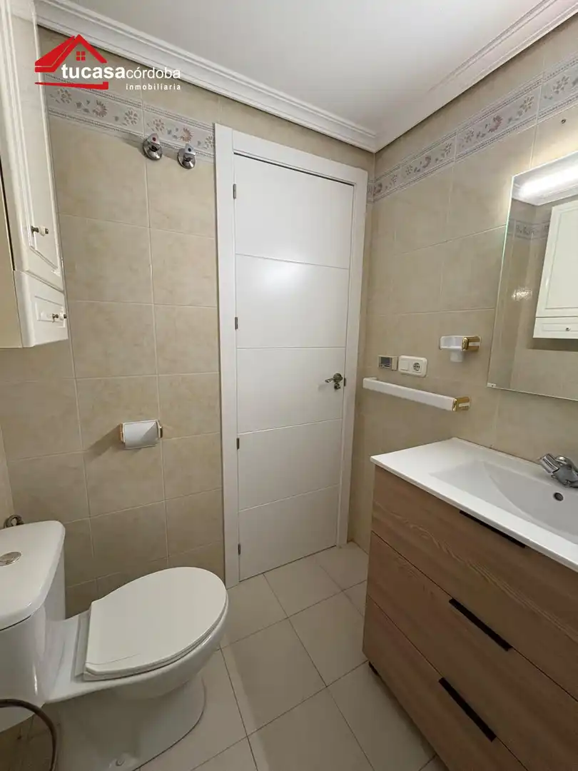 Bany de Pis en venda en Córdoba amb Aire condicionat i Terrassa