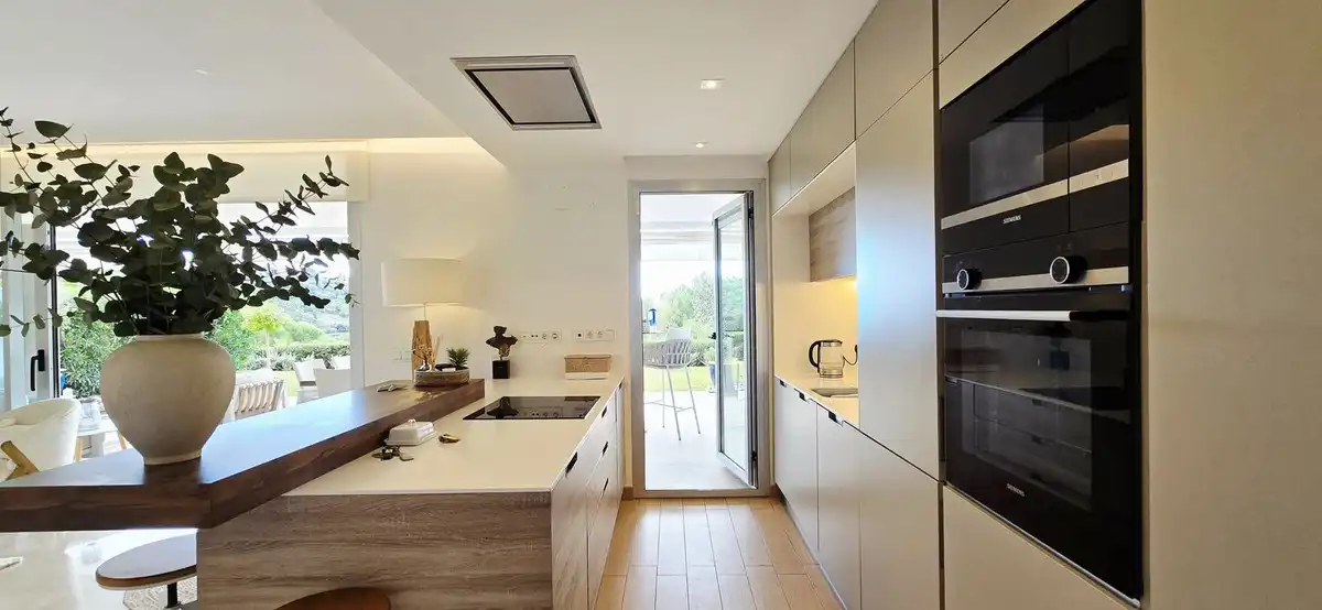 Kitchen of Flat for sale in Benahavís  with Air Conditioner, Terrace and Storage room