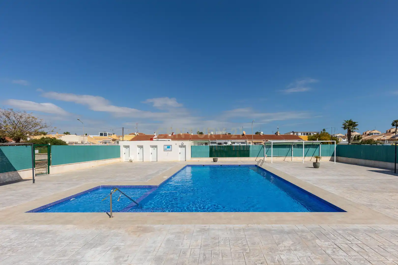 Piscina de Casa adosada en venda en Torrevieja amb Aire condicionat i Piscina comunitària
